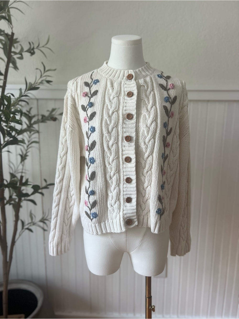 Melbourne‎ Country Cable Knit Cardigan M Floral Embroidery Cottagecore Grandma
